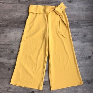 NWT Versona Crop Pants